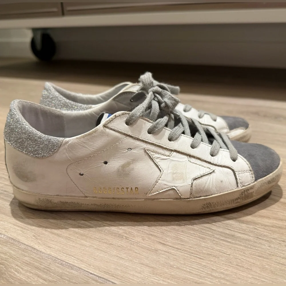 Golden Goose - Superstar Sneaker in DARK GREY suede, WHITE leather & glitter - Picture 5 of 8